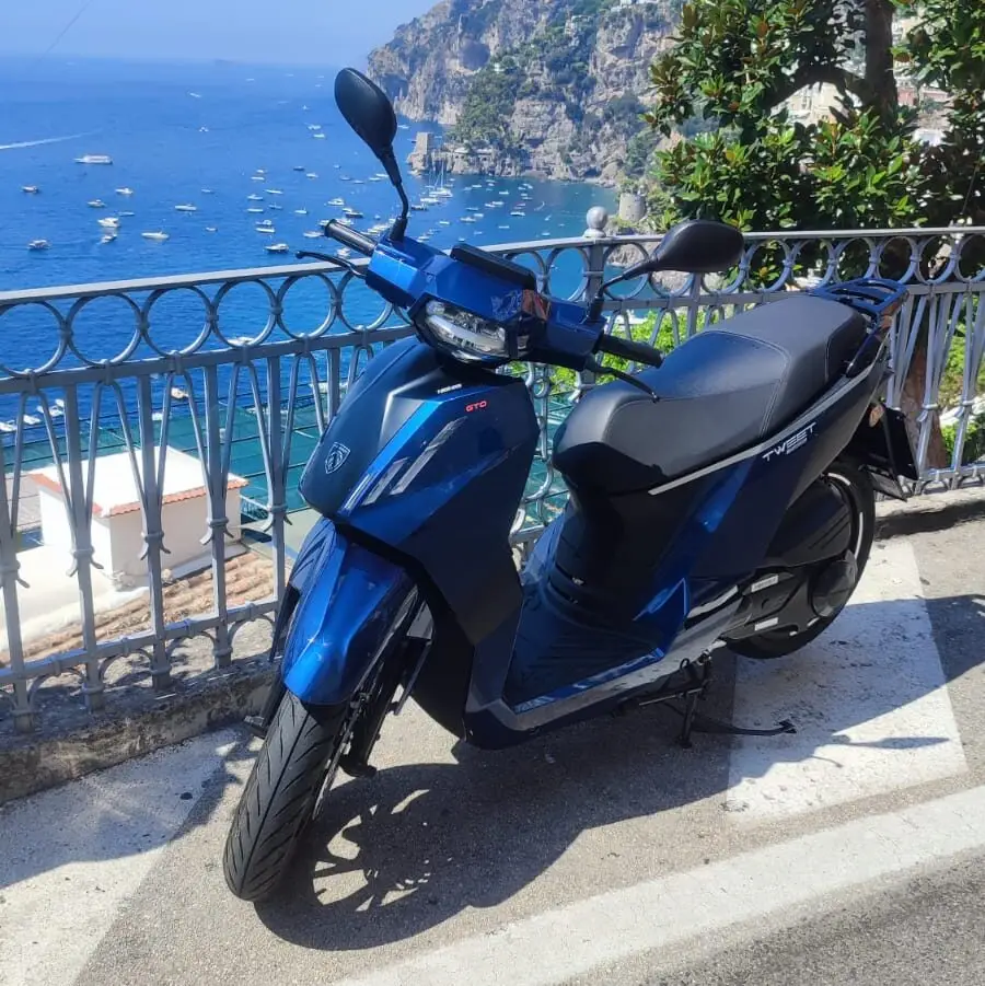 scooter blu
