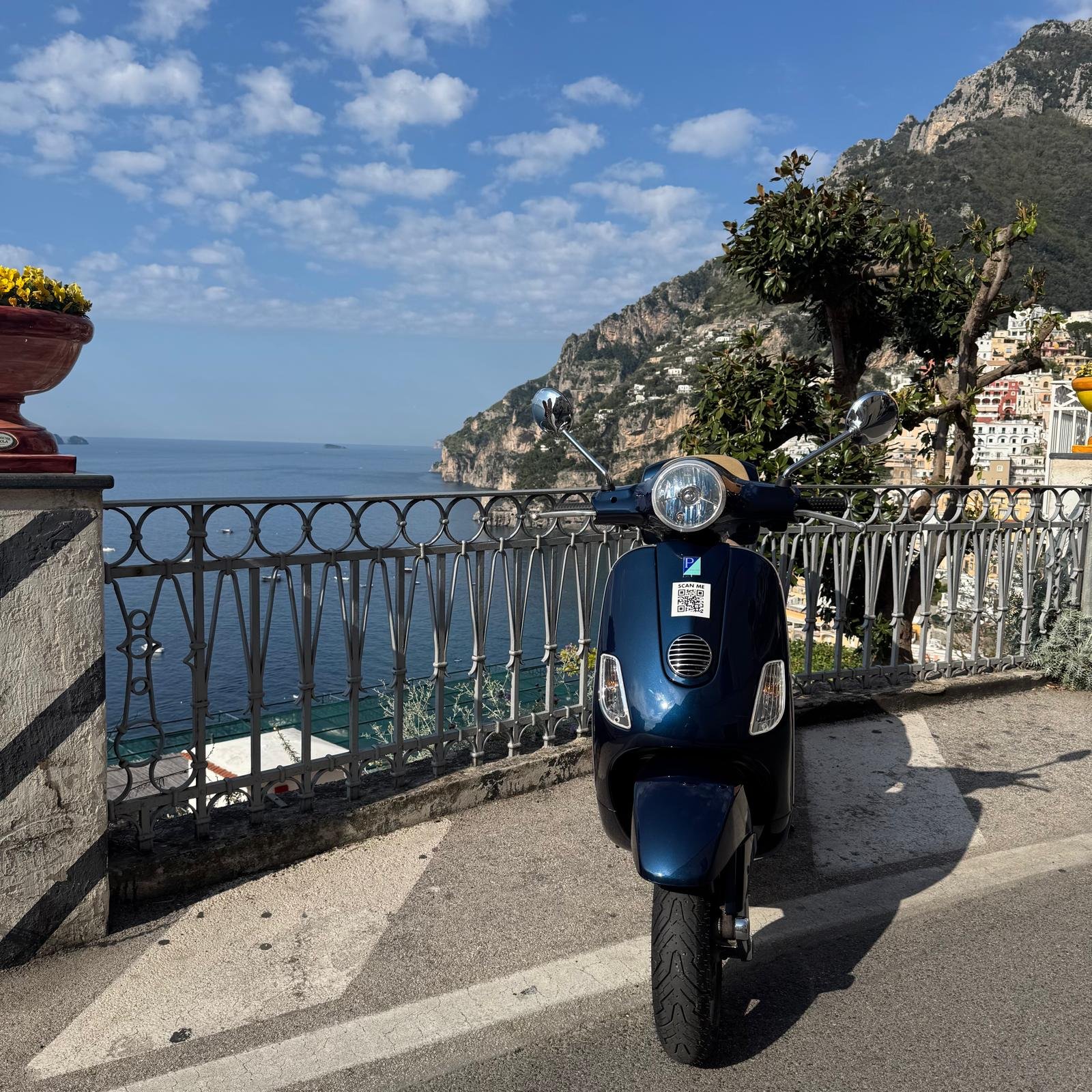 vespa blu faro tondo 1