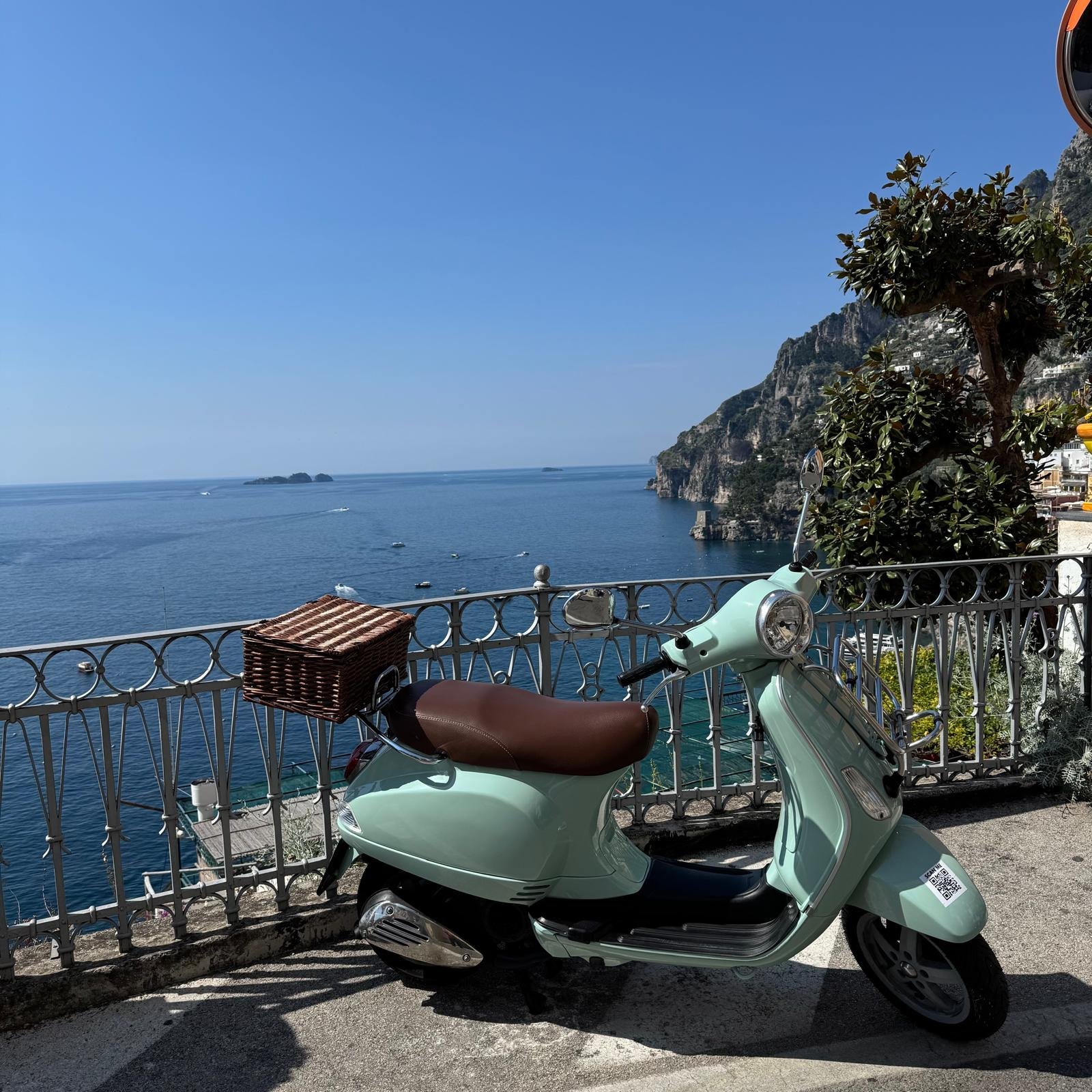 vespa verde acqua faro tondo 2